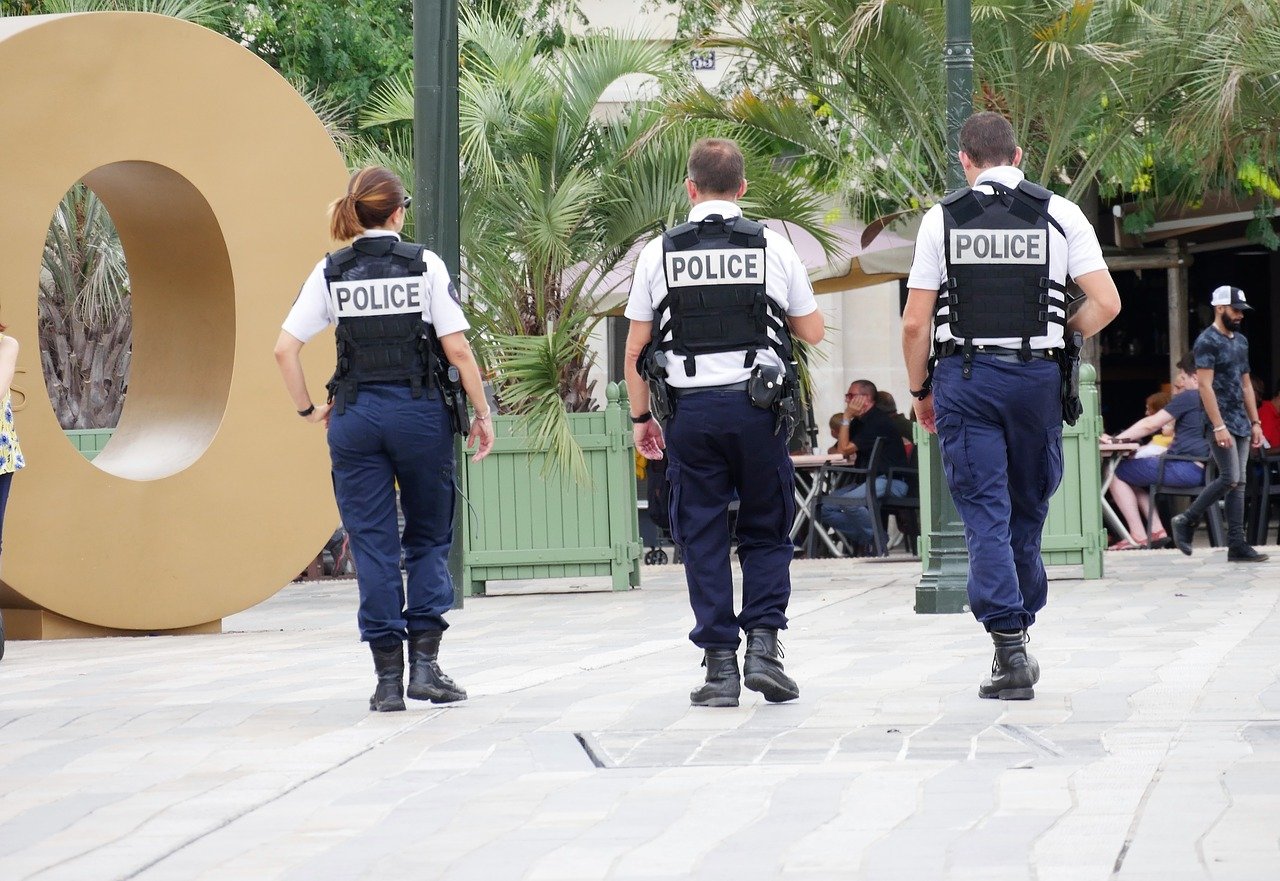 Agentes de ICE se hacen pasar por policías para detener inmigrantes en ...