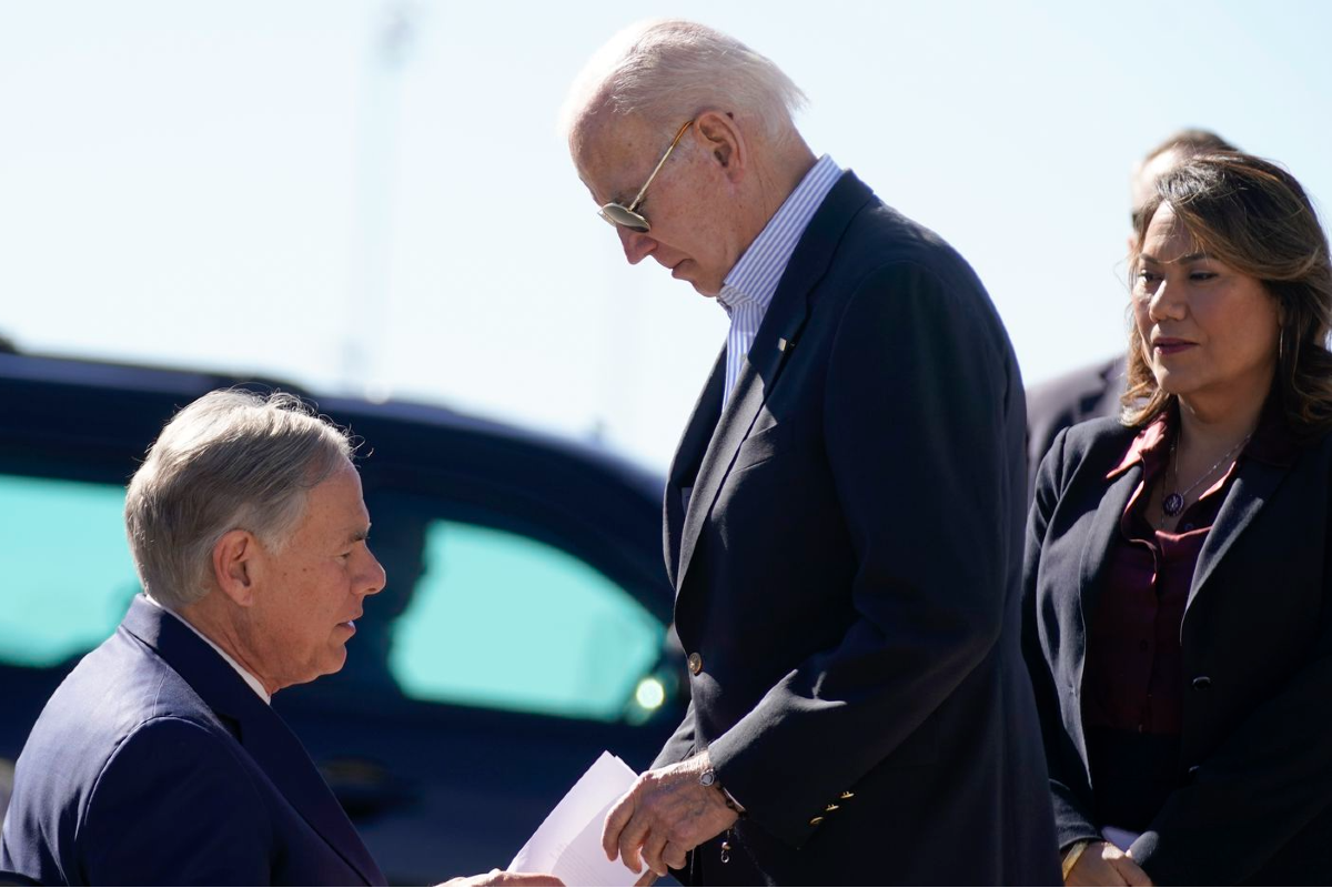 Greg Abbott le dio una carta con cinco recomendaciones a Joe Biden