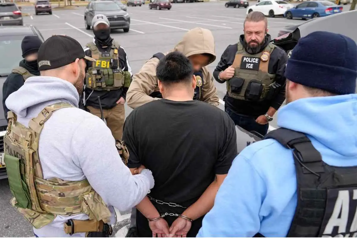Enviarán a prisiones federales a hombres detenidos por ICE